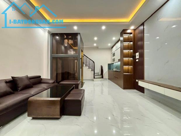 Bán nhà Lê Lợi, Hà Cầu, đối diện BHXH Hà Đông, 45m2 5 tầng thang máy giá hơn 12 tỷ