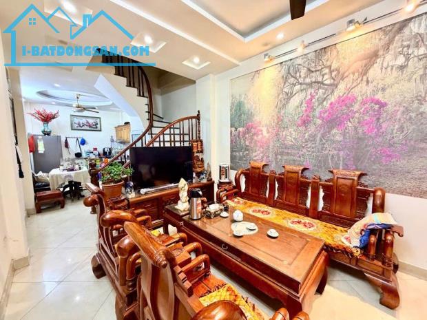 Bán Nhà Quận Hai Bà Trưng, lô góc, ngõ thông, 5m ra oto tránh, 50m2 x 5 tầng, Giá 11,5 Tỷ