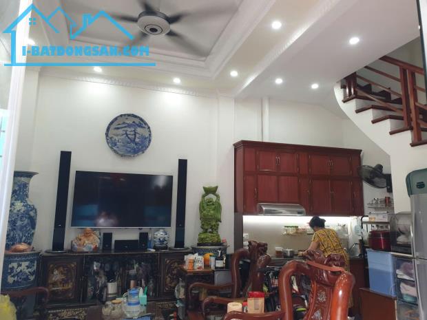 BÁN NHÀ 1 TỶ 650 TRIỆU, NGÕ HÀNG THAO, 37M2 x 3 TẦNG