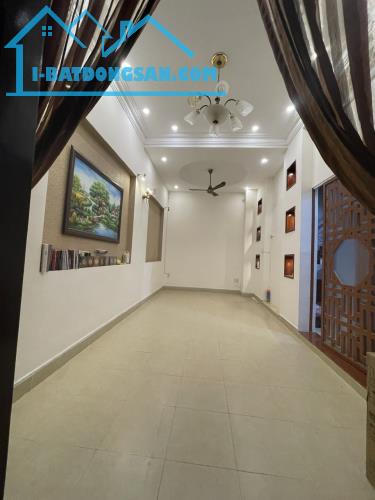 BIỆT THỰ NGAY TRẦN QUANG KHẢI QUẬN 1, NHÀ 60M2, 3 TẦNG, NGANG 7.8M, 3PN CHỈ 17.5 TỶ/TL