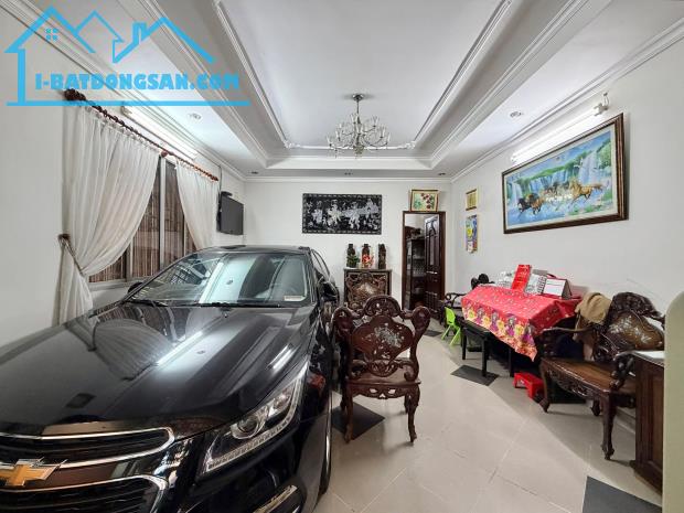 Bán nhà có Gara Ô Tô đường Nam Kỳ Khởi Nghĩa, Quận 3 - 64m2 (4.3 x 15) Chỉ 10m ra mặt tiền