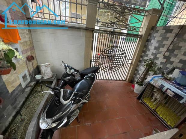 BÁN NHÀ 2 TỶ 550 TRIỆU, NGÕ NGUYỄN TRÃI, 68M2 x 3 TẦNG