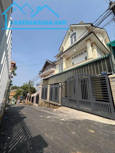 Bán 750m2 đất mặt tiền đường lớn quốc lộ 27