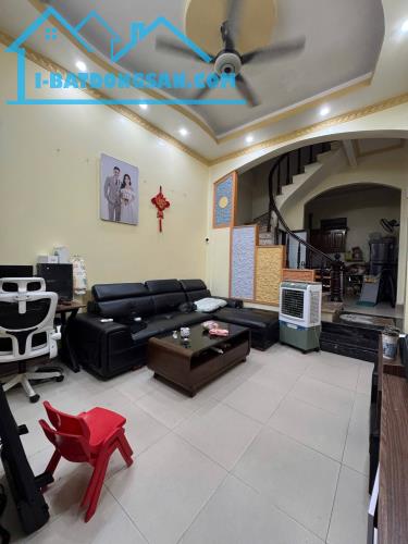 BÁN NHÀ 2 TỶ 550 TRIỆU, NGÕ NGUYỄN TRÃI, 68M2 x 3 TẦNG
