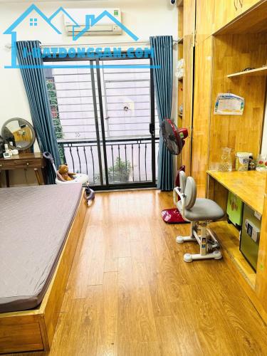 BÁN NHÀ VŨ ĐỨC THẬN - NGAY SAU BIG C - 5 TẦNG - LÔ GÓC - 20M RA Ô TÔ TRÁNH- 50M RA MẶT PHỐ