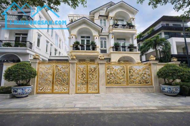 Bán Biệt Thự Đối Diện KDT Global City- Đường Đỗ Xuân Hợp( Quận 9 Cũ). DT: 15 x20/ 300m2
