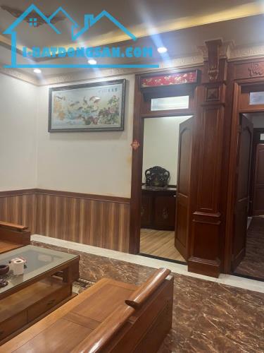 Gấp bán, giảm sâu 6 tỷ – Dt 400m² (8 x 50) x 3 tầng – Mặt tiền Đường Long Phước