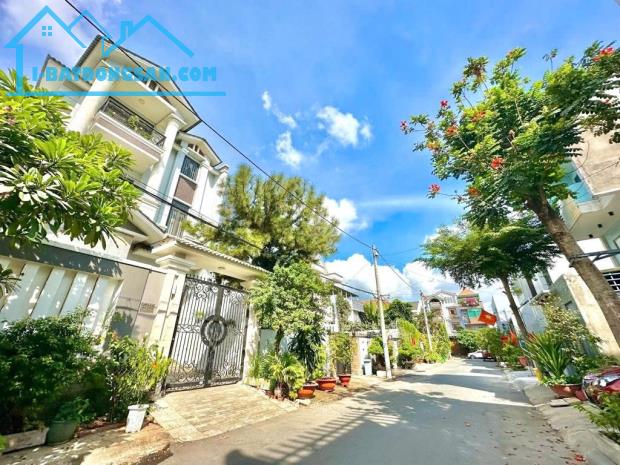 SAU GIGAMALL PHẠM VĂN ĐỒNG - NHÀ 4 TẦNG - 85m2 5x17 NHỈNH 11 TỶ - KHU BIỆT THỰ VEN SÔNG