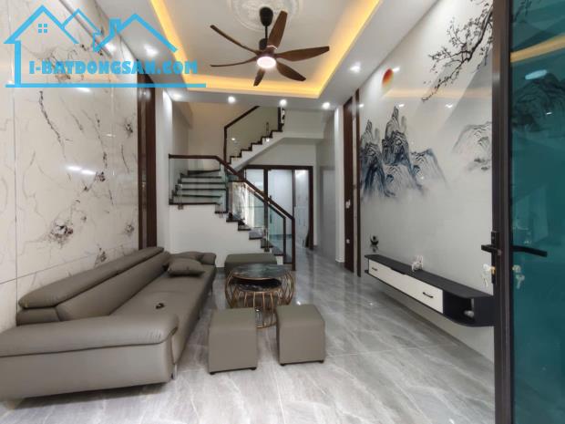 Bán căn nhà 3 tầng ngõ 166 Vũ Hựu, ph Thanh Bình, TP HD, 43.7m2, 3 ngủ, 3 vs, chỉ 2.69 tỷ