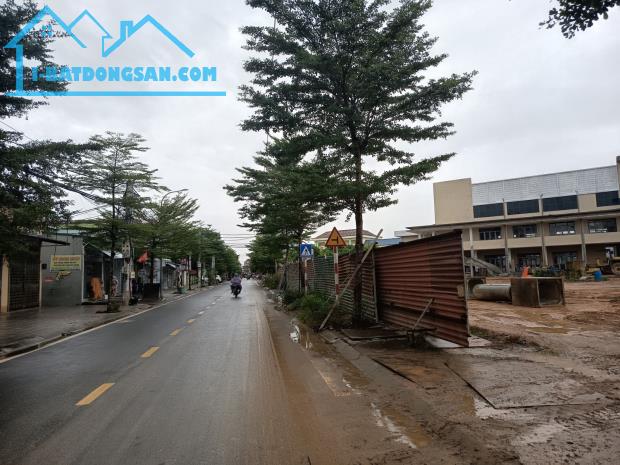Bán đất tặng nhà C4 60m2 giá 6.7 tỷ 20m ra đường ô tô tránh. Thửa đất vuông đét,.