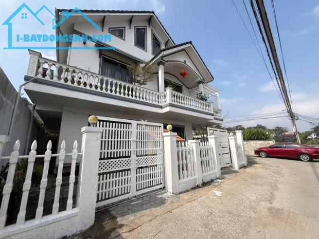 BÁN VILLA XINH ĐẸP Ạ NÈ CÔ CHÚ ƠI, NGAY DINH BẢO ĐẠI DINH 1 chỉ 15.5 tỷ