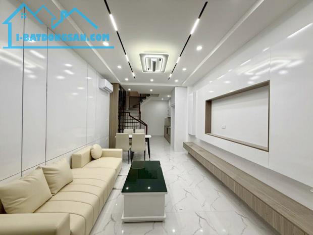 BÁN GẤP NHÀ HOÀNG HOA THÁM TT BA ĐÌNH GIÁP RANH TÂY HỒ MỚI KOONG FULL NỘI THẤT NÓI KHÔNG V