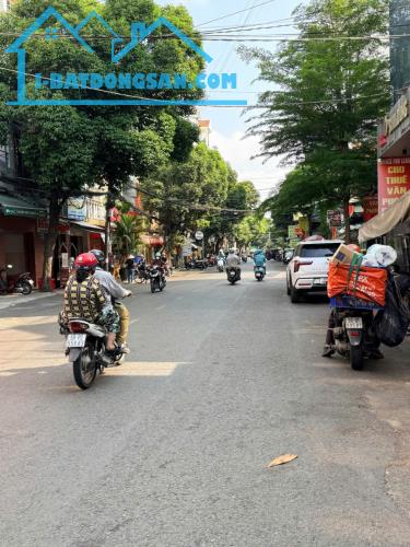 Bán khách sạn 16 phòng, Hầm 6 tầng, Khai thác 100tr/tháng, Ngay nhà ga T3 Tân Sơn Nhất