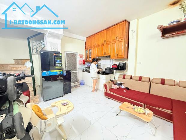BÁN NHÀ CẦU GIẤY-30M2 X 2 TẦNG- NHỈNH 6 TỶ-GẦN Ô TÔ-GẦN ĐẠI HỌC THỦ ĐÔ