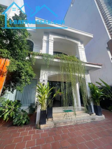 Siêu phẩm hếm nhà bán HXh đường Thành Thái quận 10 (DT 8x18m) khu an ninh dân trí cao