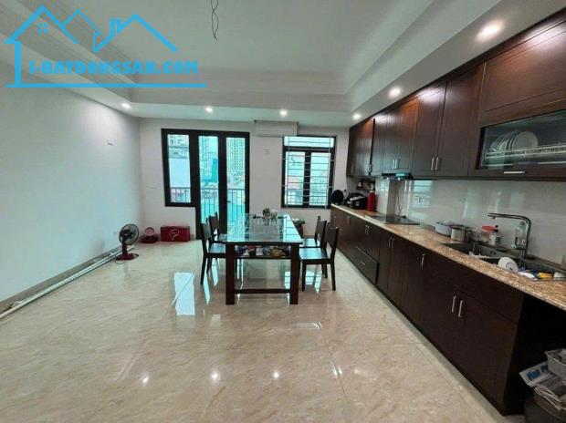 Phố Đặng Tiến Đông 80m2, 5T, MT6m trước nhà cực rộng giá 43.9 tỷ hiếm Đống Đa