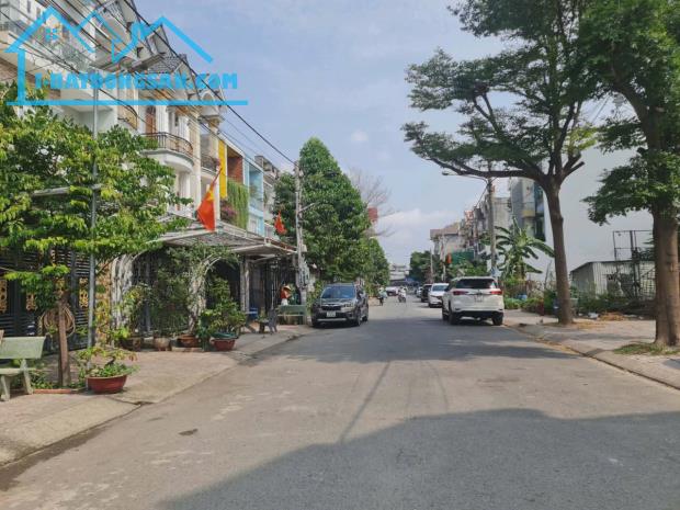 Bán lô đất cực đẹp,SHR đường nhựa 13m,giáp CÔNG VIÊN,gần Vincom 550