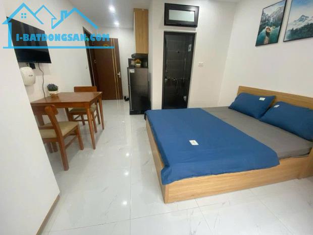 Bán toà ccmn mặt ngõ Đê La Thành. Đống Đa DT 102m x 8T. Mặt tiền 5.1m. Giá 41.88 Tỷ