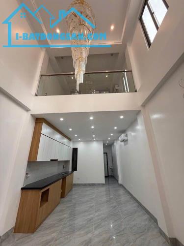 Bán nhà Phúc Lợi 6 tầng thang máy 76m²
