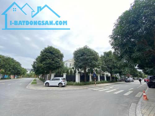 BÁN BIỆT THỰ NGUYỆT QUẾ, KĐT VINHOMES RIVERSIDE, LÔ GÓC 3 THOÁNG, DT 176M2*4T, GIÁ 54 TỶ