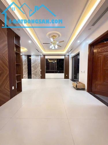Bán căn biệt thự mặt phố khu Đỉnh Long, ph Tân Bình, TP HD, 174m2, mt 12m, thang máy
