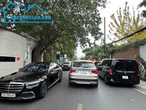 Biệt thự VIP Thảo Điền Q2 ngang 15m 580m2 4 tầng có thang máy tặng hồ bơi chỉ 135 tỷ.