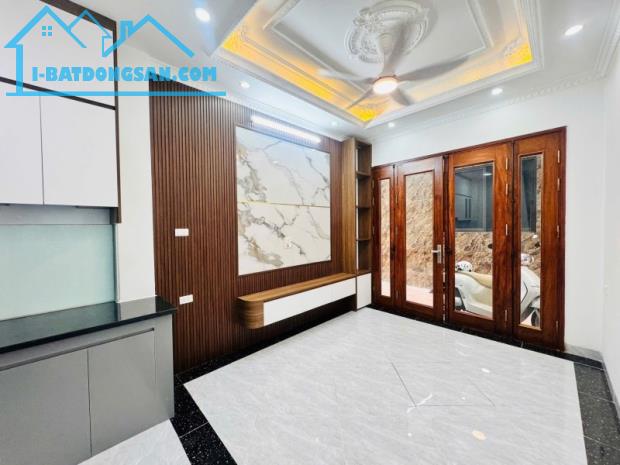 BÁN NHÀ XUÂN ĐỈNH LÔ GÓC 31M2 X 5 TẦNG- THANG MÁY-GẦN Ô TÔ-SỔ ĐỎ CC- NHỈNH 9 TỶ