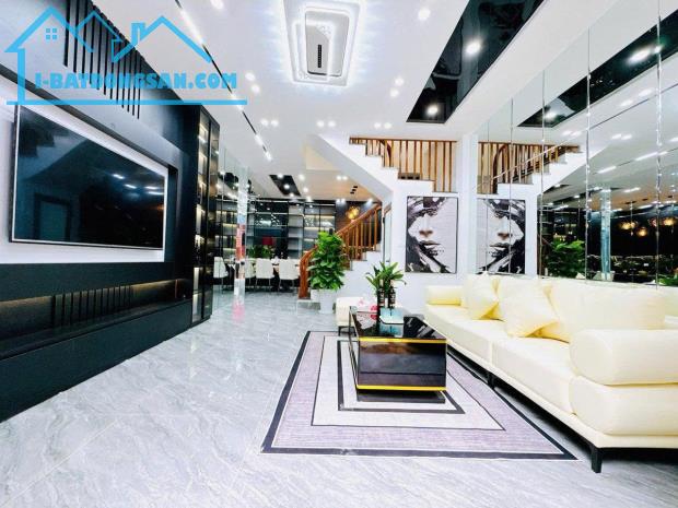 Đẹp phố Hoàng Văn Thái 48m2, 5T, MT4.3m ô tô đỗ cổng tặng ful đồ hiếm Thanh Xuân