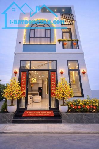 Nhà 1T1L đúc mới, GÓC 2MT HẺM, xe hơi tới nhà. Vị trí trung tâm, gần cầu Trần Hoàng Na