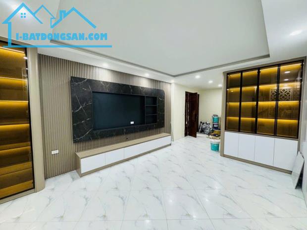BÁN GẤP NHÀ ĐỘI CẤN BA ĐÌNH MỚI KOONG THANG MÁY FULL NỘI THẤT 40M X 6 TẦNG MT 5M 14TỶ6