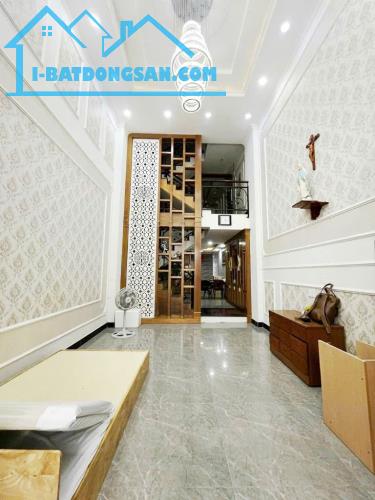 NGỘP - CHỈ 7.8 TỶ TL -5 TẦNG - 60M2 -PHẠM VĂN CHIÊU -GÒ VẤP - HẺM 5M - GẦN CHỢ THẠCH ĐÀ