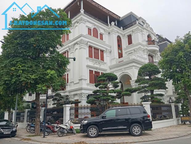 VP Bank phát mại biệt thự Lô Góc An Vượng Villa gần siêu thị AEON Mall 300m2 chỉ 4x tỷ.