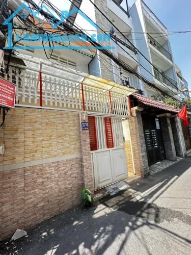 Bán 10 tỷ TL căn nhà 2 tầng 5x16m, hai MT trước sau ngay ĐH Công Nghiệp 4 và sân bay TSN