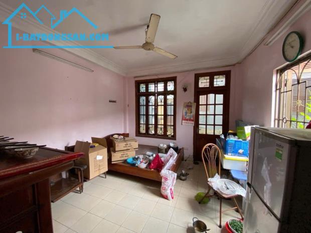 Bán Di Sản Phố Nguyễn thái Học, Ô.tô vào nhà gần Hùng Vương