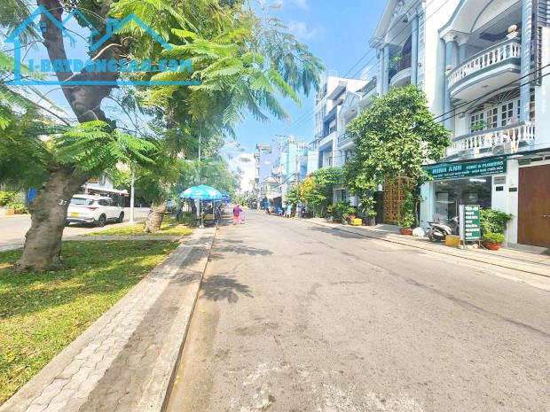 Tòa nhà 5 tầng MT đường đôi doanh thu 1Tỷ/năm – Gần Lotte Mart Quận 7
