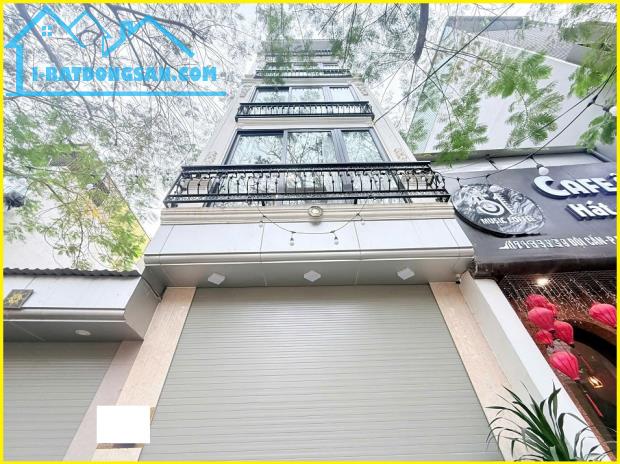 Bán nhà mặt phố Đội Cấn, Ba Đình kinh doanh, vỉa hè rộng, oto tránh 56m2 25tỷ