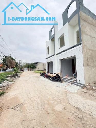 Nhà sr hoàn công 2.99 tỷ _64 m2_1 lầu 1 trệt, đường 6 m