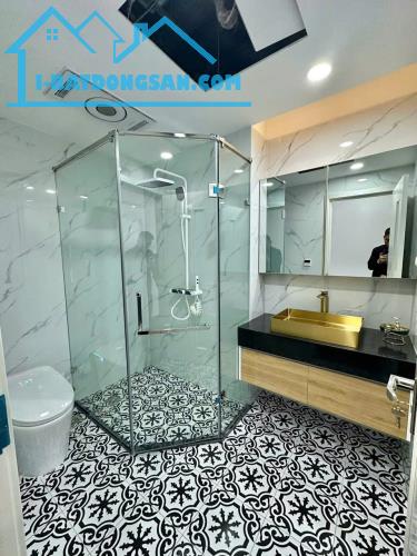 BÁN NHÀ LONG BIÊN - PHÂN LÔ QUÂN ĐỘI - DÂN XÂY, 8 TẦNG THANG MÁY - GARA 2 Ô TÔ