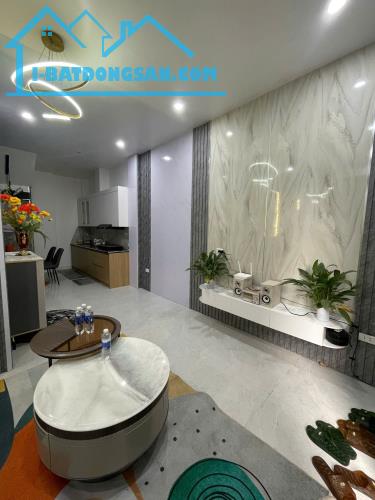 BÁN NHÀ ĐẸP LONG BIÊN - 5 TẦNG - LÔ GÓC - THANG MÁY - FULL NỘI THẤT - HÀNG XÓM VINHOMES