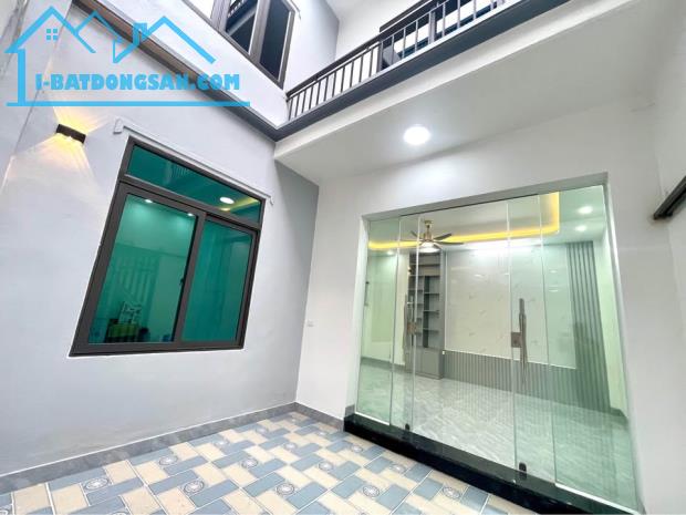BÁN NHÀ 1 TỶ 950 TRIỆU , NGÕ CHỢ KÊNH, 60 M2 x 3 TẦNG