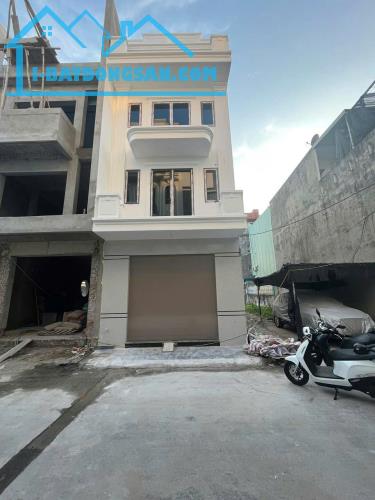 BÁN NHÀ 4 TẦNG PHÂN LÔ KHU PHỐ TÂY VĂN CAO – NGÕ 6M Ô TÔ ĐỖ CỬA – GIÁ 5,5 TỶ
