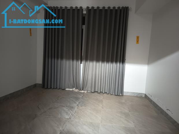 Bán nhà gần Vincom Đan Phượng 42 m2 , 7.6 tỷ lô góc, ô tô tránh, kinh doanh tốt