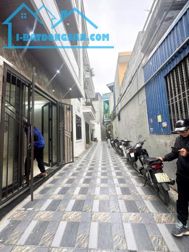 BÁN NHÀ 2 TỶ 550 TRIỆU , NGÕ NÔNG RỘNG GIẢI PHÓNG, 55M2 x 3 TẦNG
