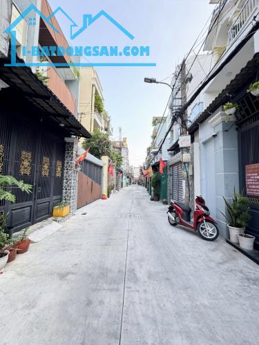 Bán gấp mặt tiền hẻm thông ô tô kinh doanh Nguyễn Sơn, vị trí đắc địa, 3.x tỷ siêu hiếm.