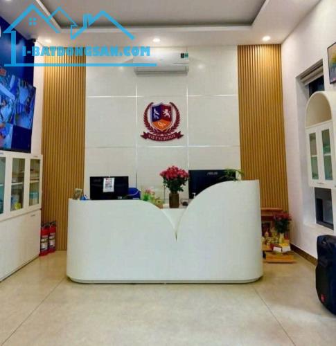 BÁN GẤP NHÀ MẶT PHỐ CẦU GIẤY, VỈA HÈ ĐÁ BÓNG, KINH DOANH BẤT CHẤP, 39M2 NHỈNH 17 TỶ