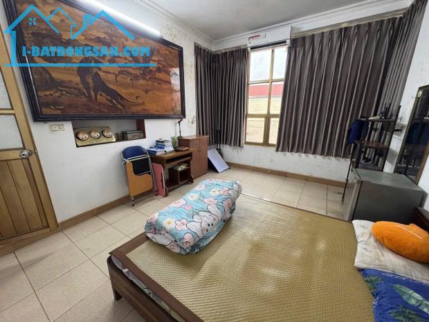 👉Tài chính thấp có hơn 2tỷ có nhà đẹp trục kinh doanh được luôn nằm trong khu trung tâm