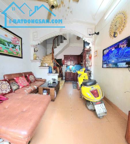 Bán Nhà Phố Hồng Mai, Hai Bà Trưng, 28m2, 6 tầng, 3 mặt thoáng - Sổ vuông, Giá 6,5 Tỷ