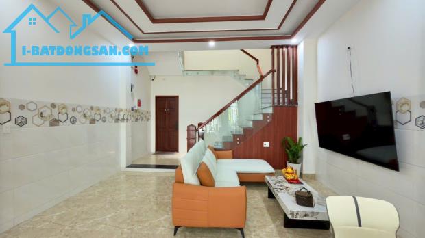 Bán nhà 3 tầng kiệt Phó Đức Chính, diện tích 94,6m², dòng tiền 60 triệu/tháng, giá 9,8 tỷ