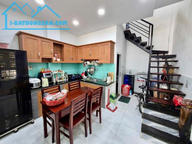 Lô góc sát Chế Lan Viên, 42m, hẻm thông gần công viên, hồ bơi, đủ tiện ích, chỉ hơn 3 tỷ,