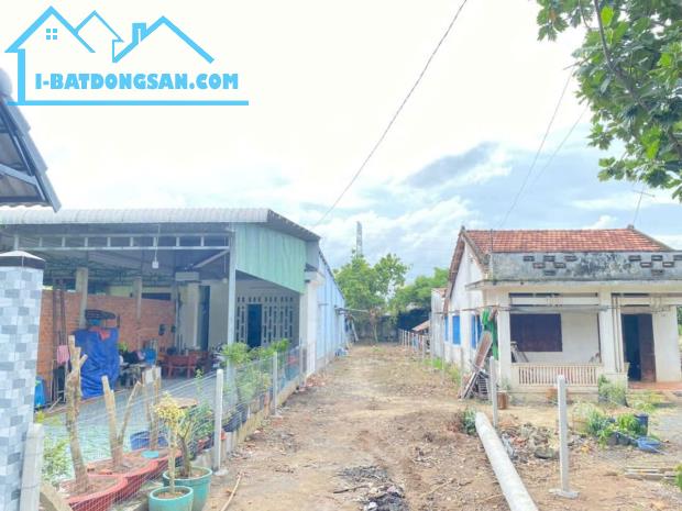 Bán đất mặt tiền Nguyễn Văn Khạ ,xã Phạm Văn Cội dt 270m2 (136m2 thổ cư) giá 3 tỷ